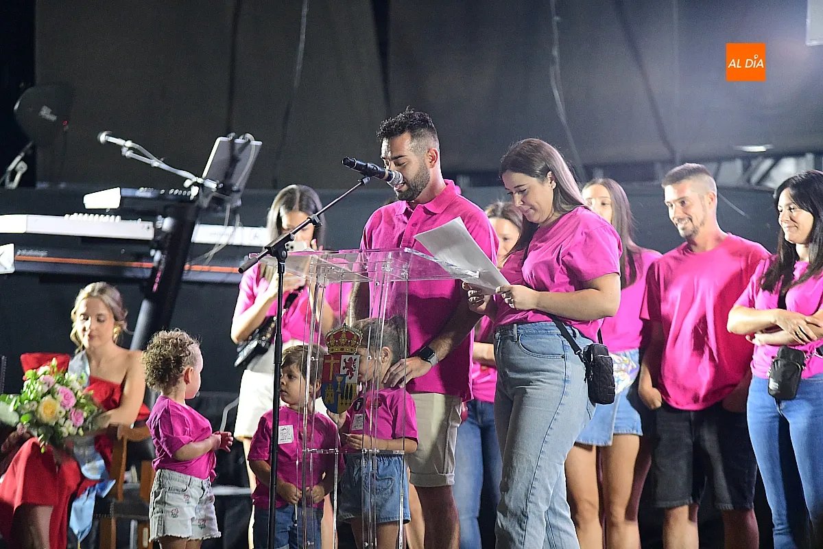 Pregón y presentación madrinas en Fuentes de Oñoro