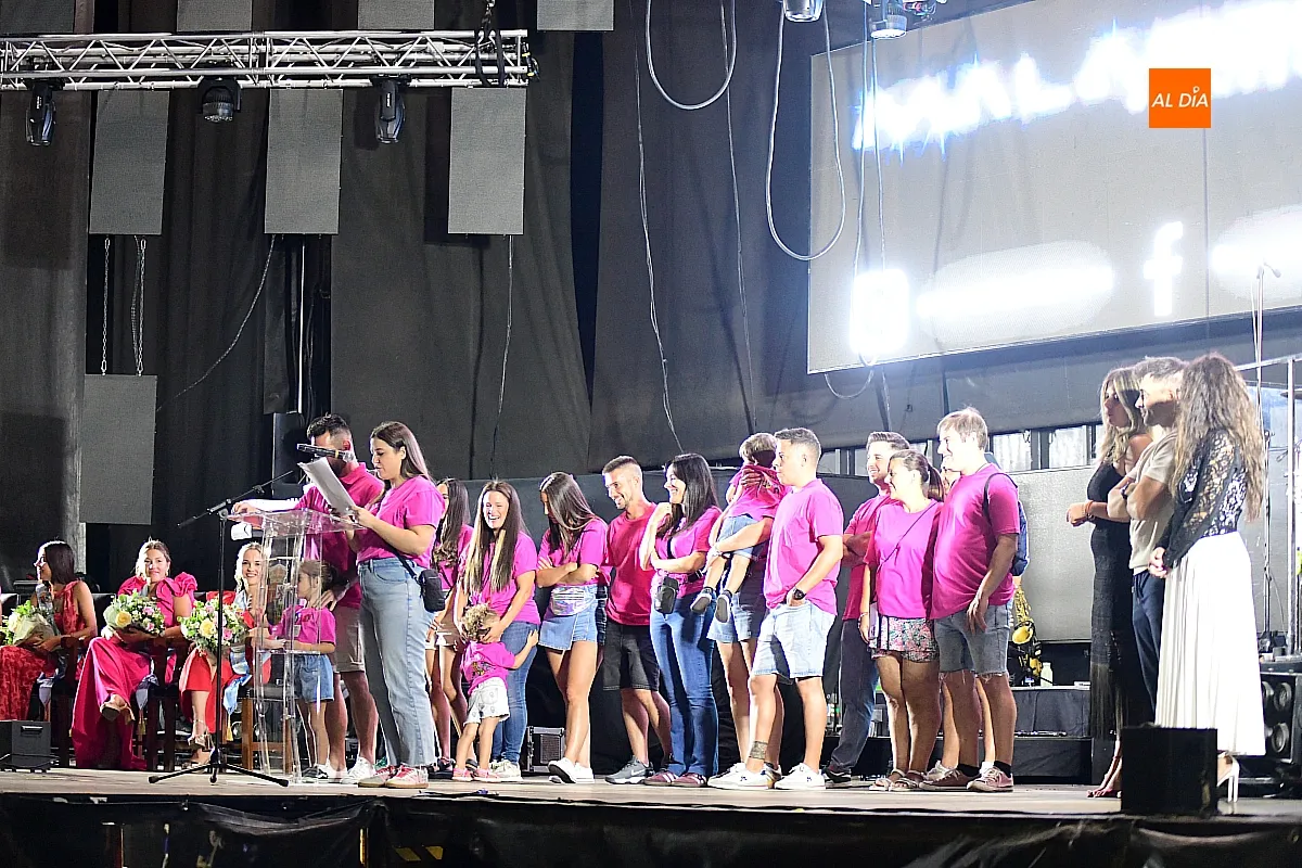 Pregón y presentación madrinas en Fuentes de Oñoro
