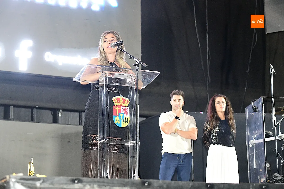 Pregón y presentación madrinas en Fuentes de Oñoro