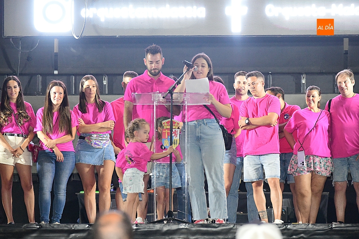 La peña El ReKorte no eclipsa  con su pregón las fiestas de Fuentes de Oñoro
