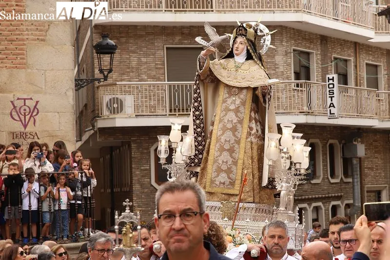 Foto 10 - La devoci&oacute;n y el turismo inundan Alba de Tormes en el arranque de la Transverberaci&oacute;n