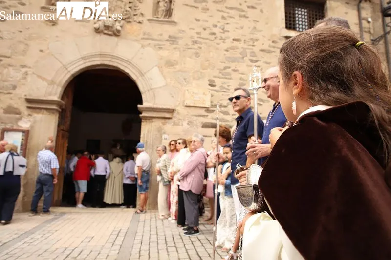 Foto 4 - La devoci&oacute;n y el turismo inundan Alba de Tormes en el arranque de la Transverberaci&oacute;n