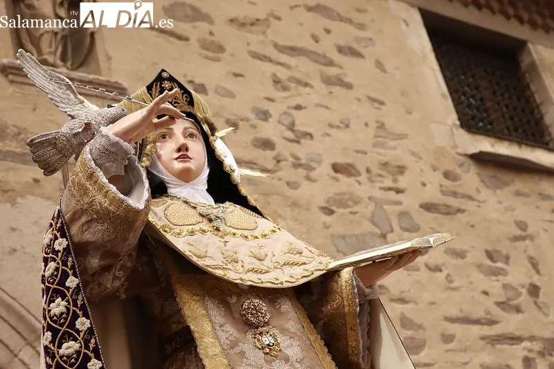 Foto 6 - La devoci&oacute;n y el turismo inundan Alba de Tormes en el arranque de la Transverberaci&oacute;n