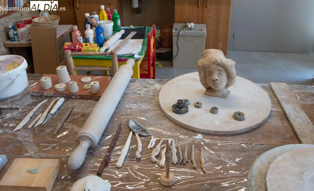 Amelia García convierte su taller de Valverdón en un referente de la escultura contemporánea. Foto de Manuel Lamas