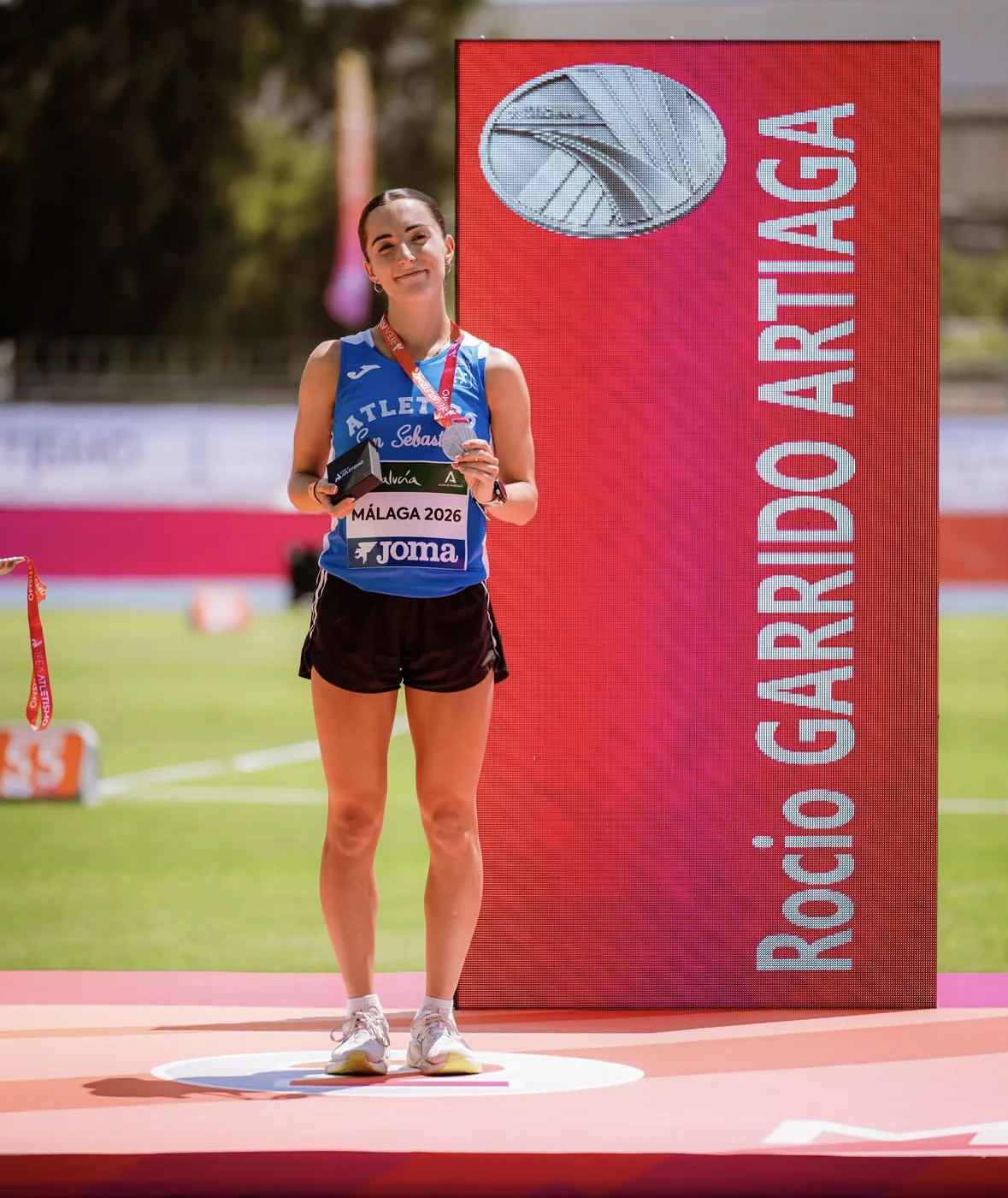Foto 4 - Roc&iacute;o Garrido concluye su espectacular temporada con otros estratosf&eacute;ricos 4.05 en 1500&nbsp;