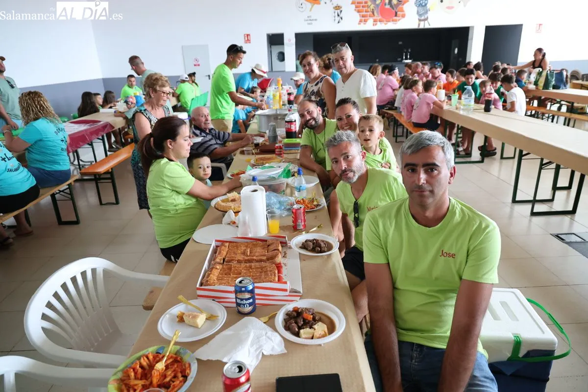 Doñinos celebra a Santo Domingo de Guzmán con misa, procesión y una comida popular | FOTOS: David Sañudo