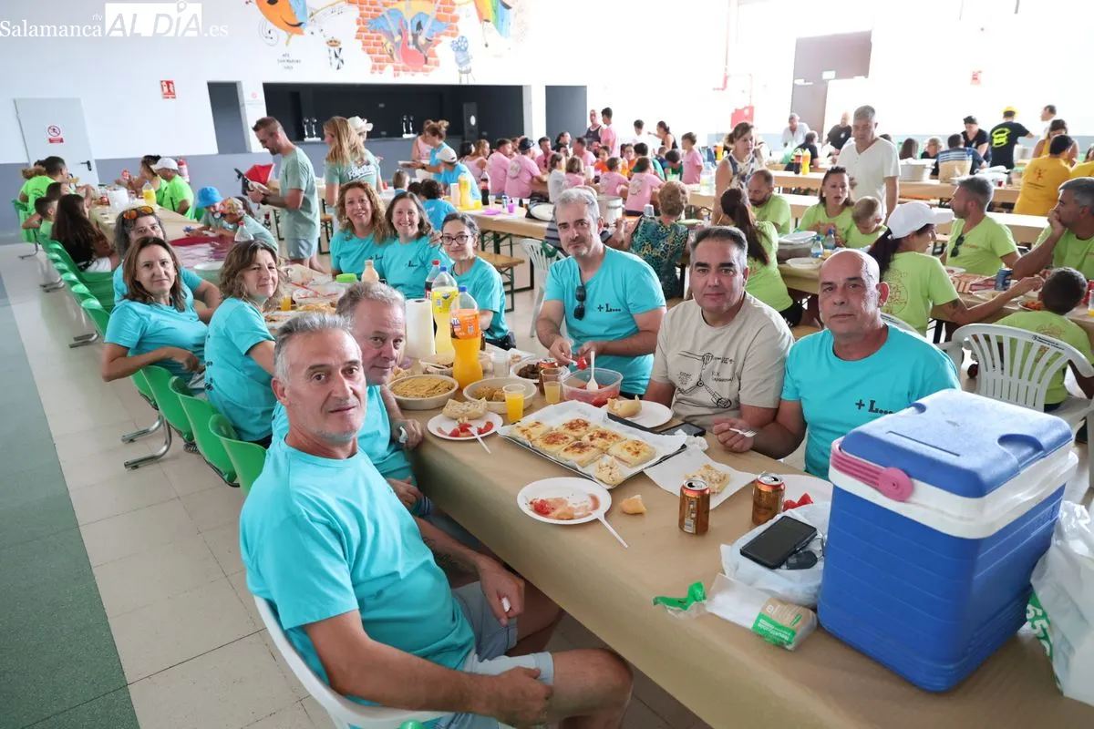 Doñinos celebra a Santo Domingo de Guzmán con misa, procesión y una comida popular | FOTOS: David Sañudo