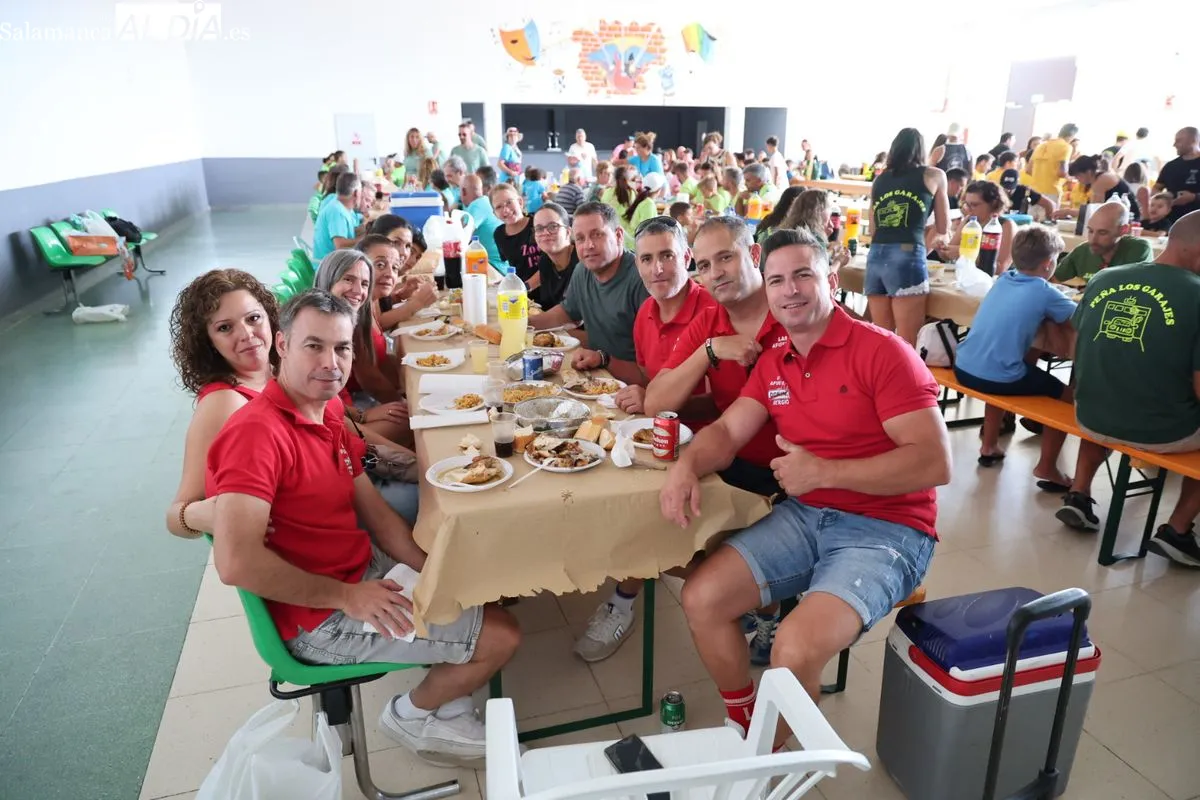 Doñinos celebra a Santo Domingo de Guzmán con misa, procesión y una comida popular | FOTOS: David Sañudo