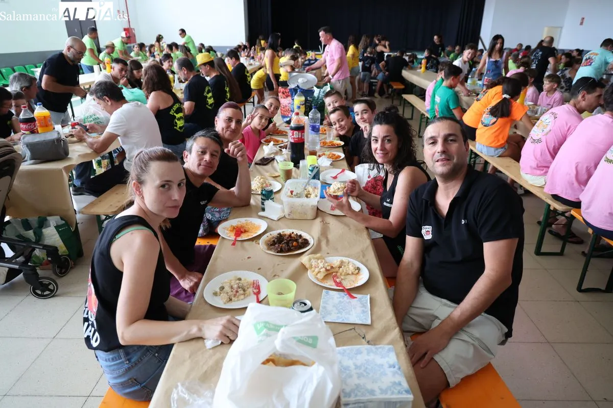 Doñinos celebra a Santo Domingo de Guzmán con misa, procesión y una comida popular | FOTOS: David Sañudo