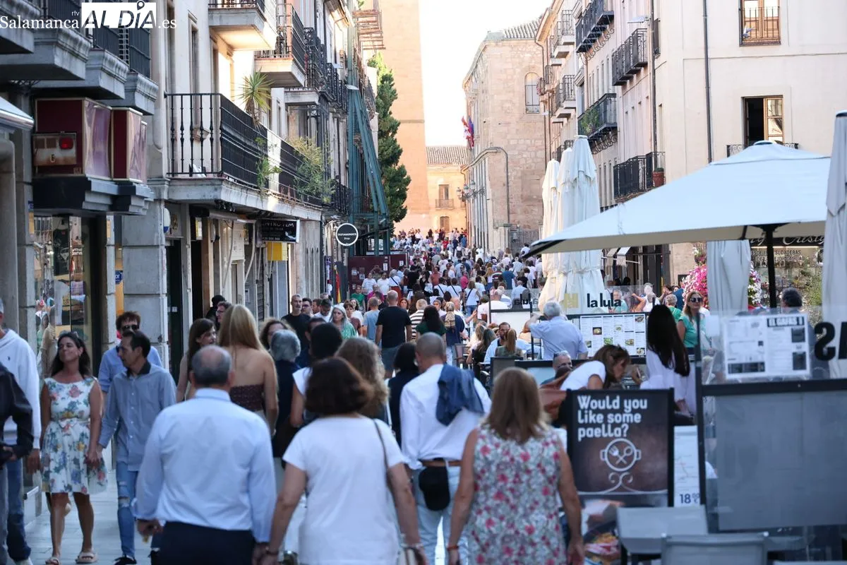 El centro de Salamanca registra un gran ambiente en el cierre de agosto | FOTOS: David Sañudo