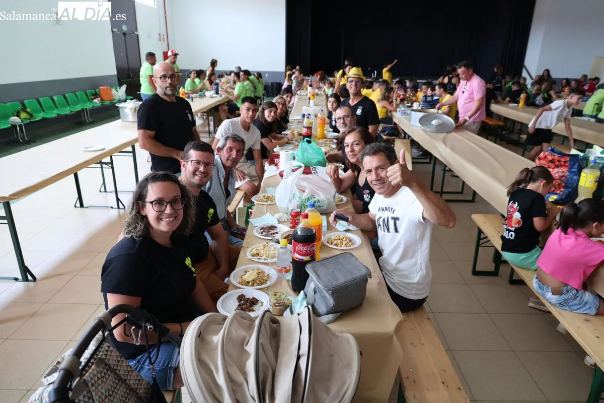 Doñinos celebra a Santo Domingo de Guzmán con misa, procesión y una comida popular | FOTOS: David Sañudo