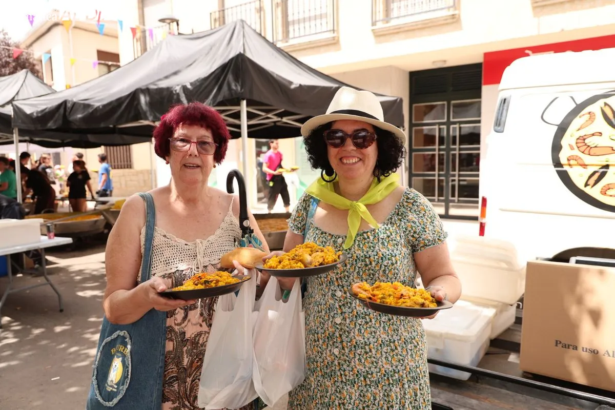Foto 11 - FOTOS | Castellanos de Moriscos celebra su multitudinaria paella popular por las fiestas