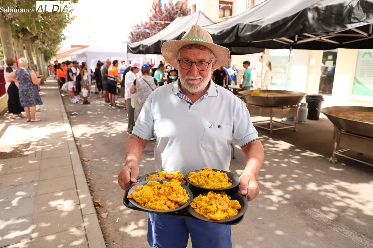 Foto 10 - FOTOS | Castellanos de Moriscos celebra su multitudinaria paella popular por las fiestas