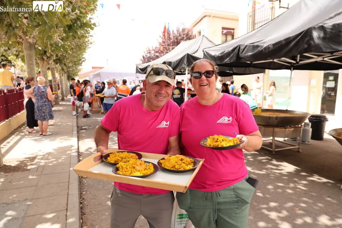 Foto 9 - FOTOS | Castellanos de Moriscos celebra su multitudinaria paella popular por las fiestas