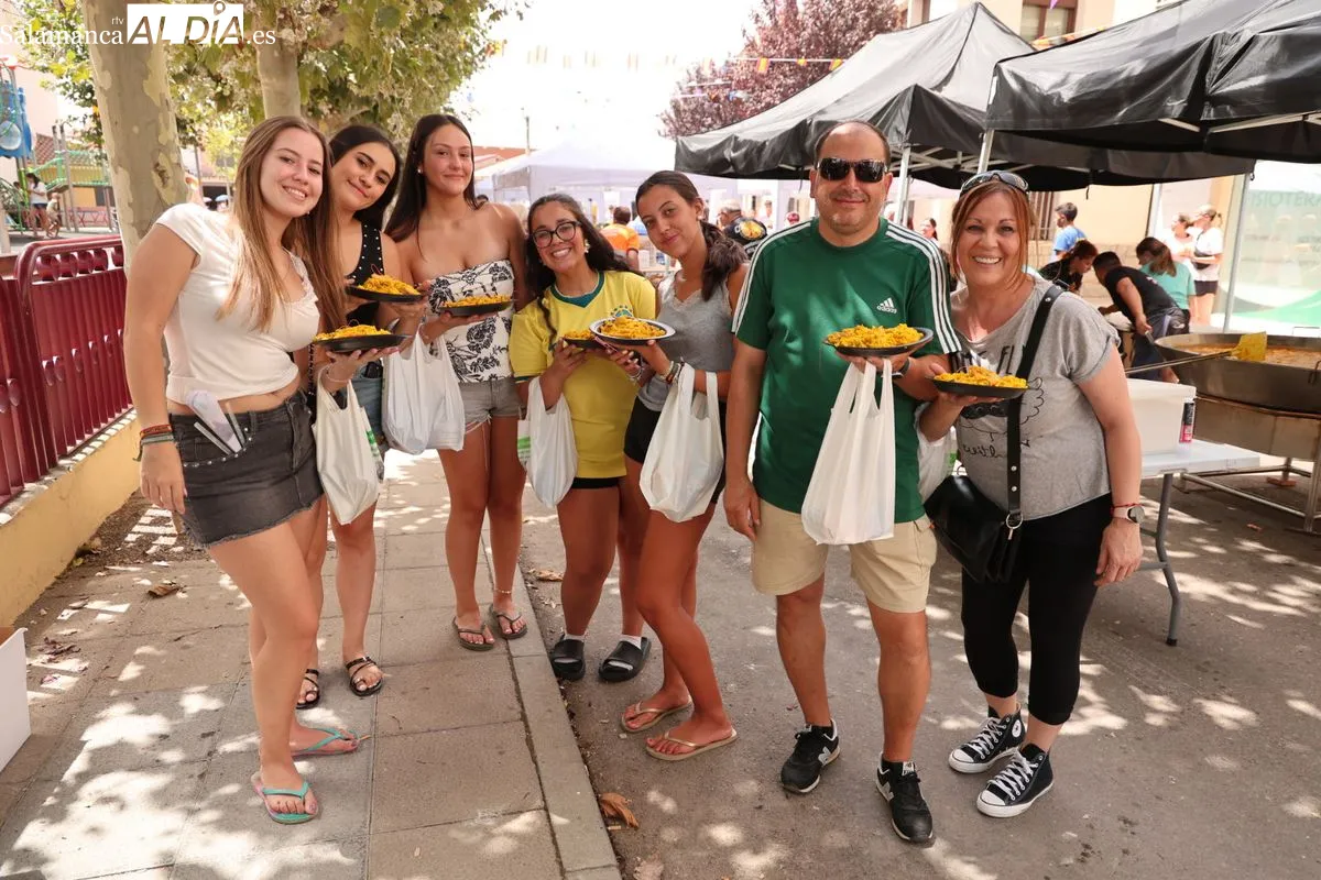 Foto 8 - FOTOS | Castellanos de Moriscos celebra su multitudinaria paella popular por las fiestas