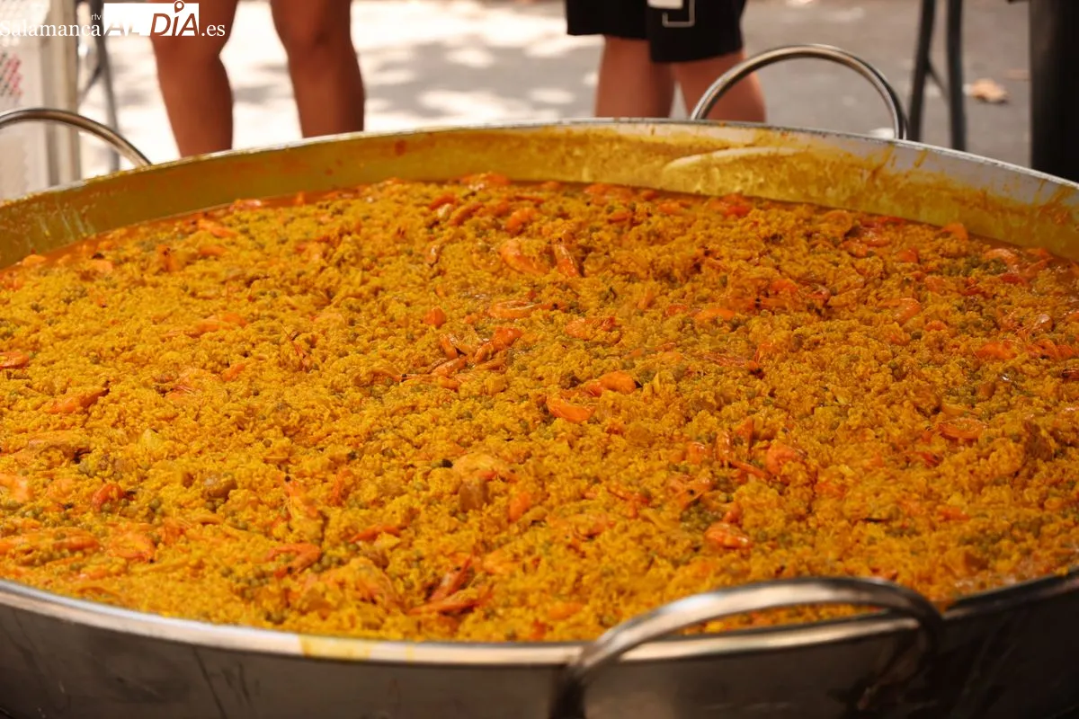 Foto 5 - FOTOS | Castellanos de Moriscos celebra su multitudinaria paella popular por las fiestas