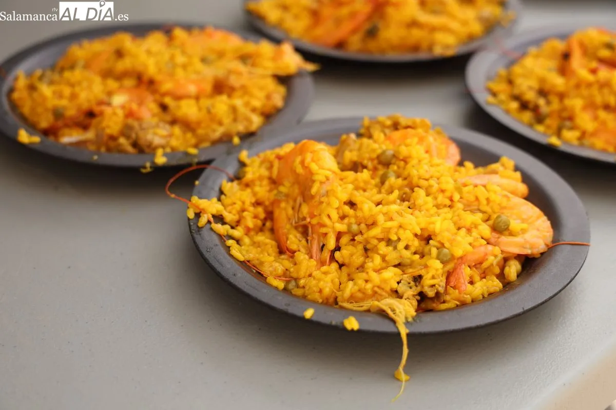 Foto 3 - FOTOS | Castellanos de Moriscos celebra su multitudinaria paella popular por las fiestas