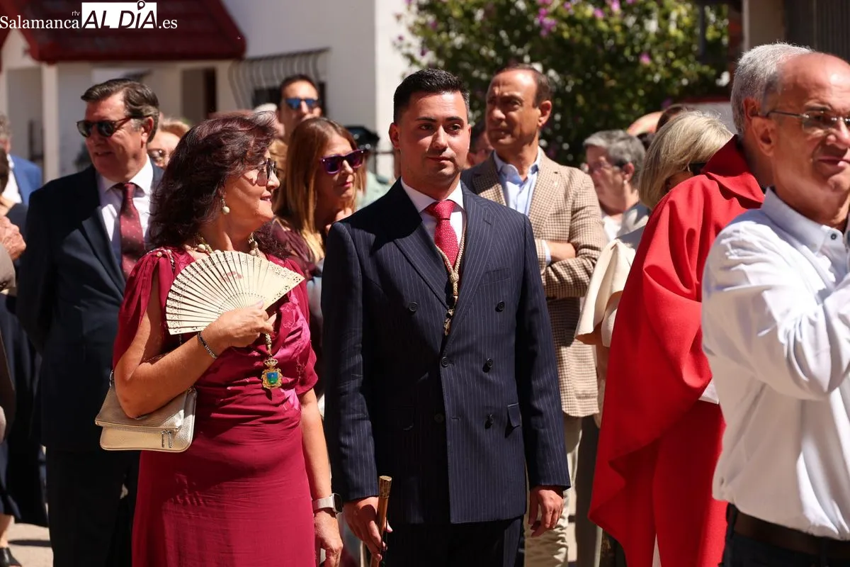 Procesión y paella popular en la La Vellés para honrar a San Juan Bautista | FOTOS: David Sañudo