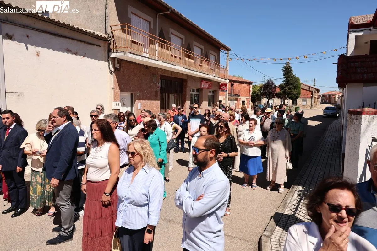 Procesión y paella popular en la La Vellés para honrar a San Juan Bautista | FOTOS: David Sañudo