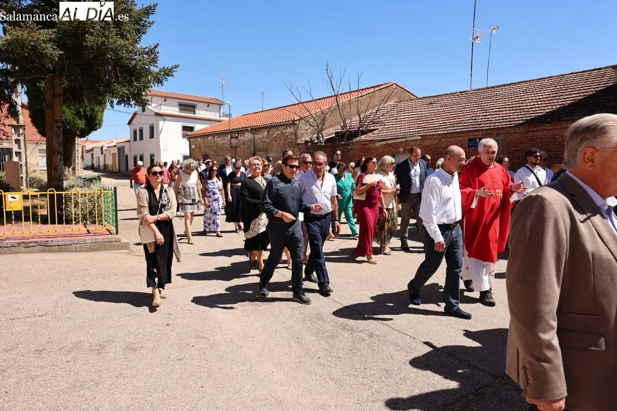 Procesión y paella popular en la La Vellés para honrar a San Juan Bautista | FOTOS: David Sañudo