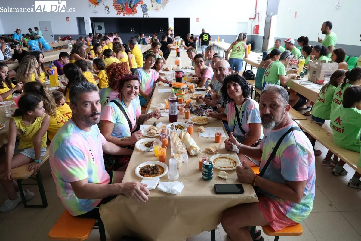 Doñinos celebra a Santo Domingo de Guzmán con misa, procesión y una comida popular | FOTOS: David Sañudo