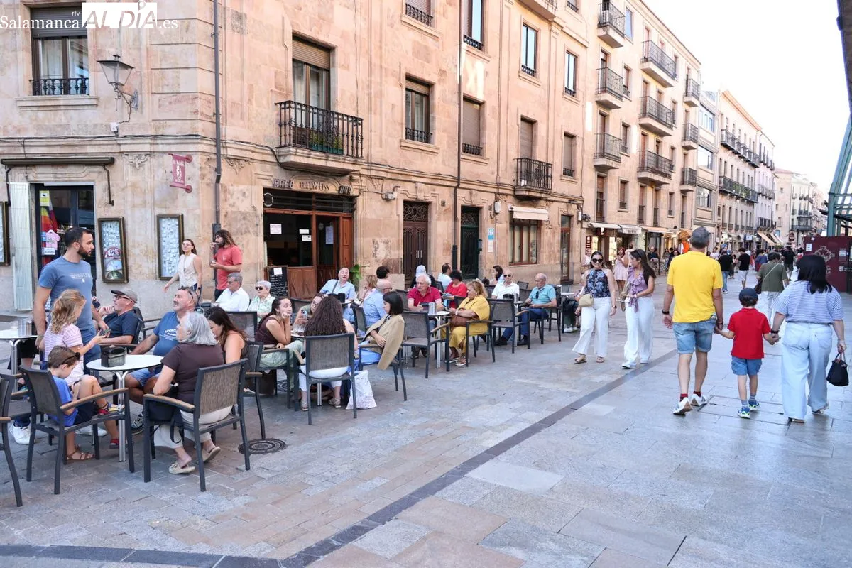 El centro de Salamanca registra un gran ambiente en el cierre de agosto | FOTOS: David Sañudo