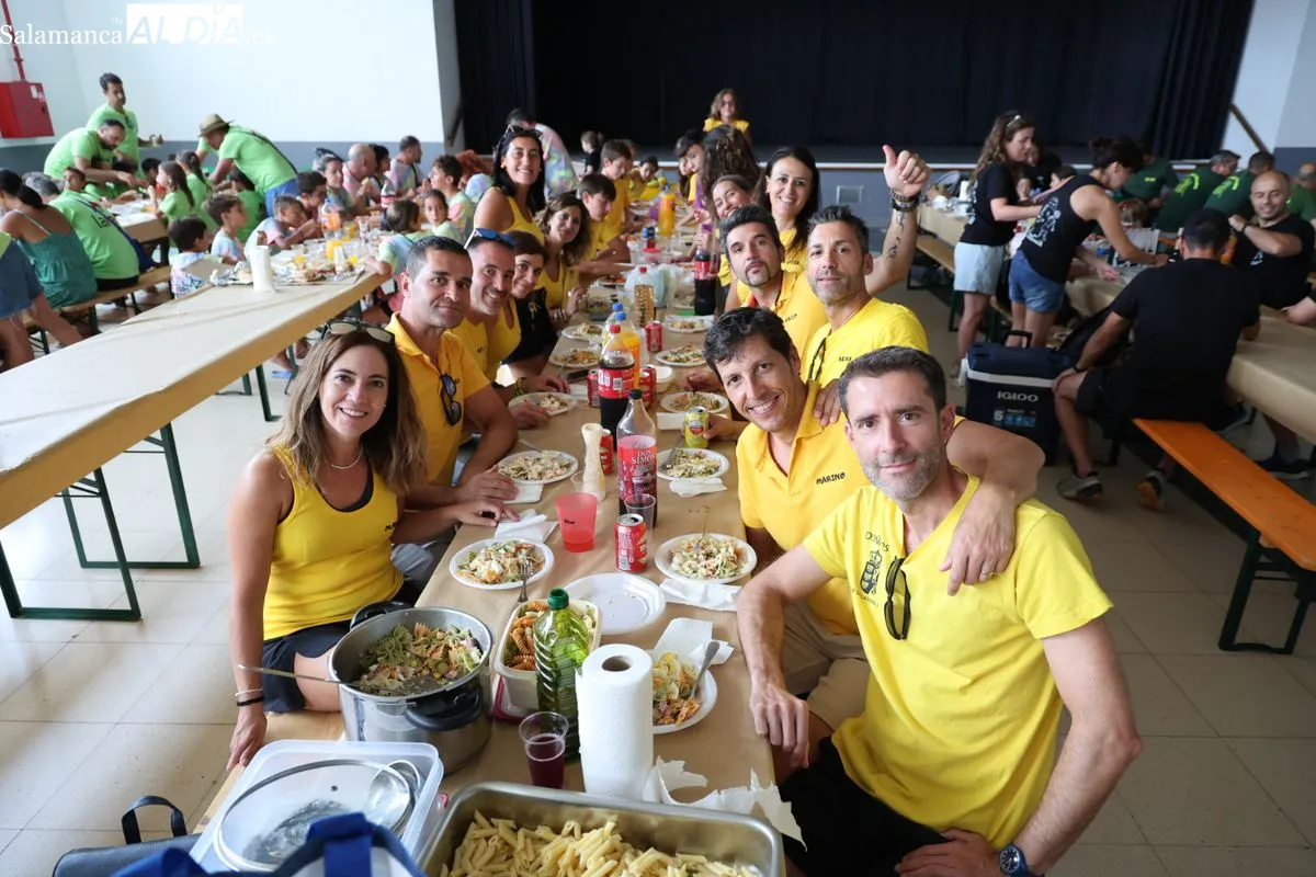 Doñinos celebra a Santo Domingo de Guzmán con misa, procesión y una comida popular | FOTOS: David Sañudo