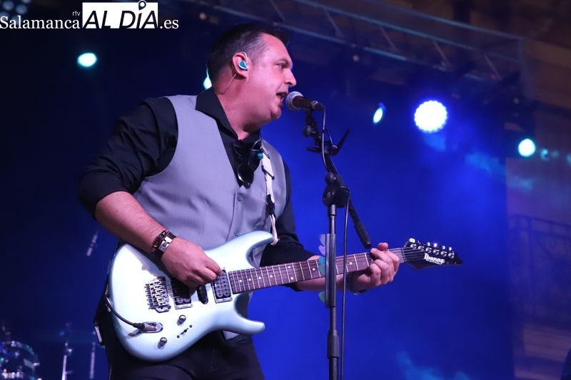 'Tres de Picas' hace vibrar a Alba de Tormes con los grandes clásicos del rock español | Imagen 1