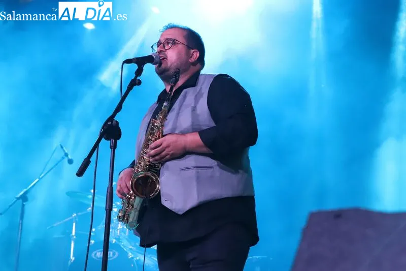 Foto 5 - 'Tres de Picas' hace vibrar a Alba de Tormes con los grandes cl&aacute;sicos del rock espa&ntilde;ol