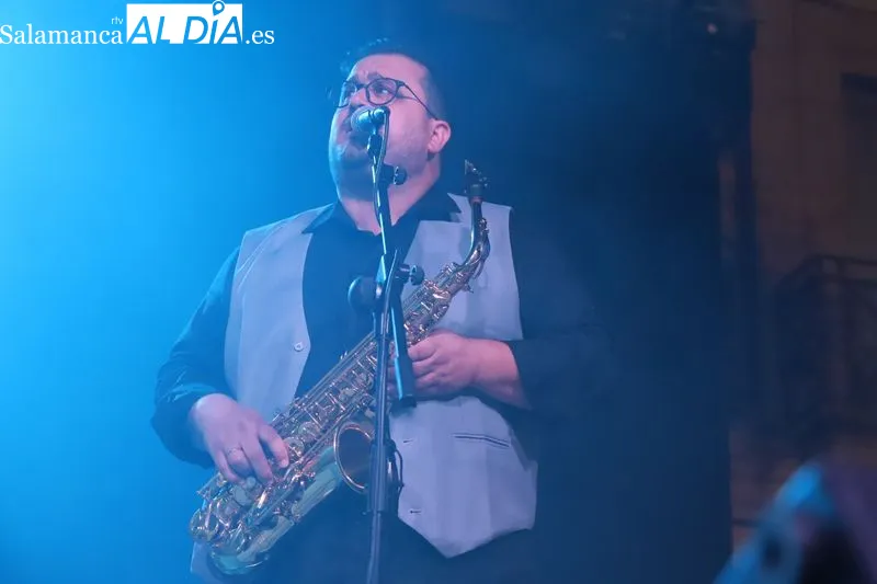 Foto 8 - 'Tres de Picas' hace vibrar a Alba de Tormes con los grandes cl&aacute;sicos del rock espa&ntilde;ol