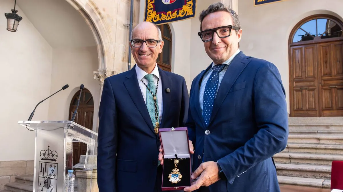 Medalla de Oro de la provincia concedida a título póstumo a Francisco de Vitoria