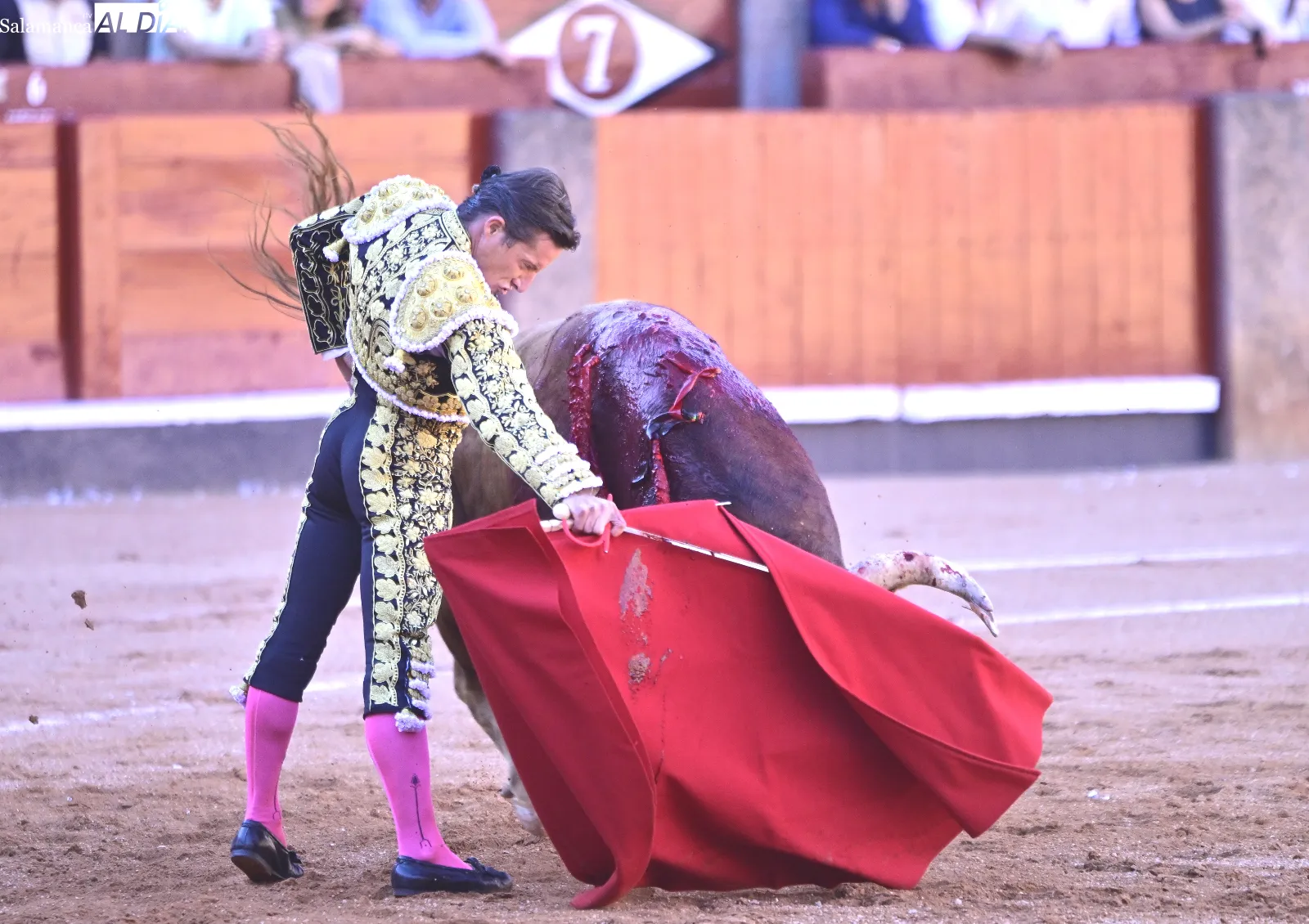 Foto 8 - Emilio de Justo roza la Puerta Grande con el noble quinto