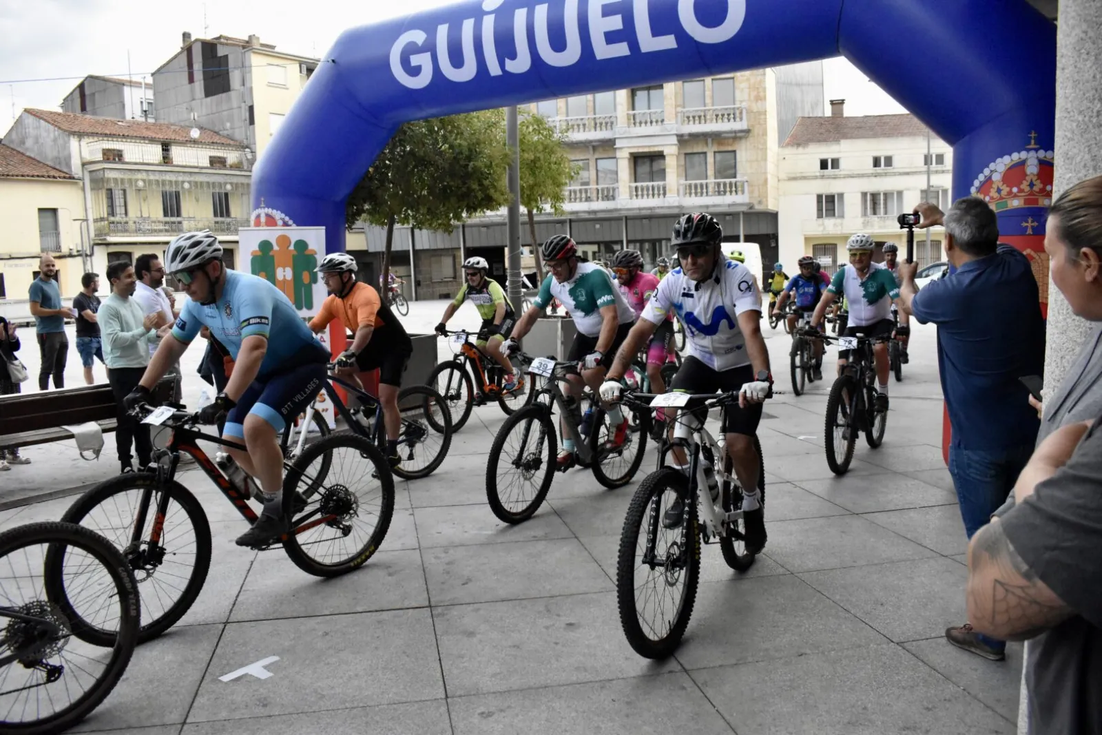 Foto 3 - Deporte, jam&oacute;n ib&eacute;rico y solidaridad se dan la mano en la Jamountain Bike de Guijuelo