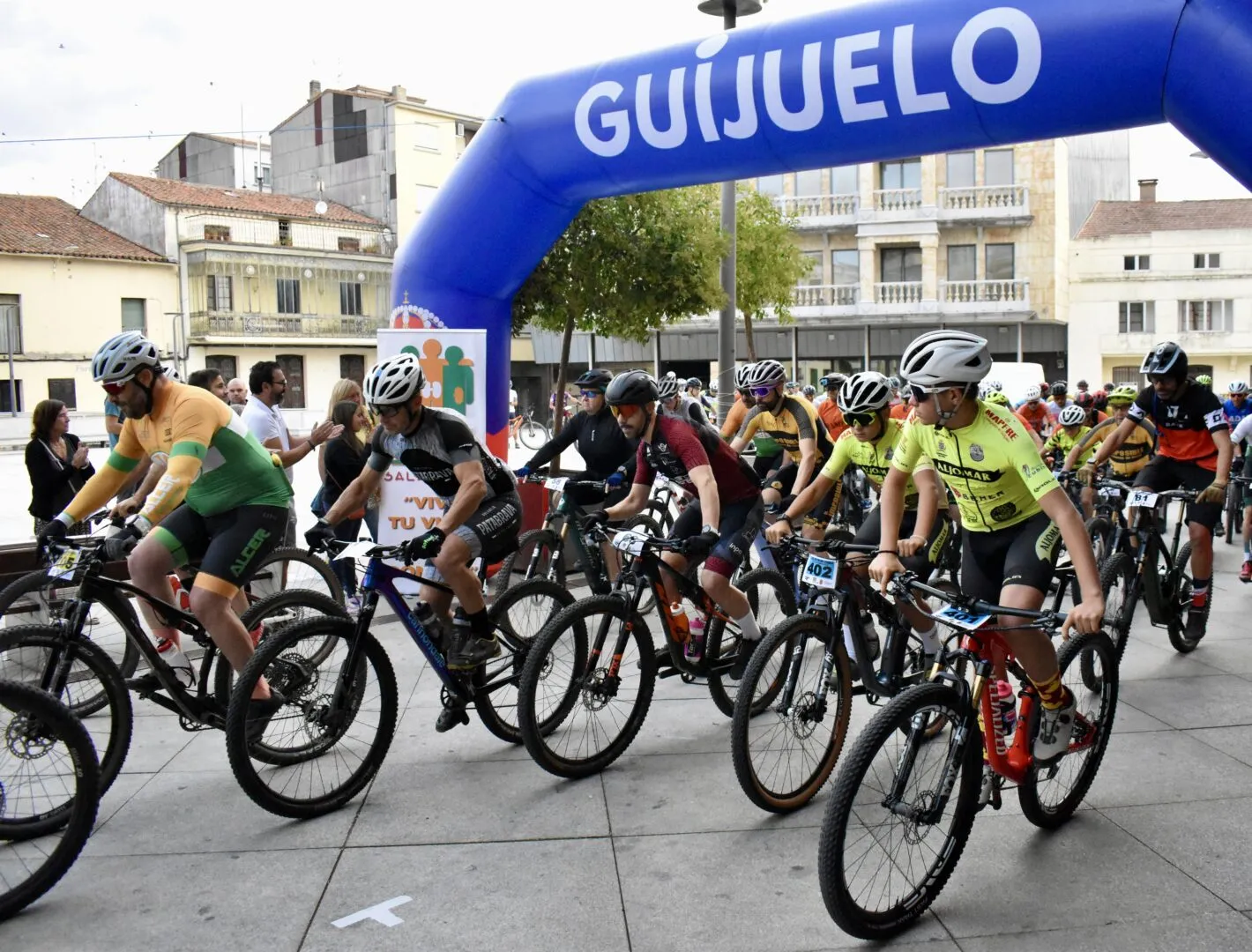 Foto 8 - Deporte, jam&oacute;n ib&eacute;rico y solidaridad se dan la mano en la Jamountain Bike de Guijuelo