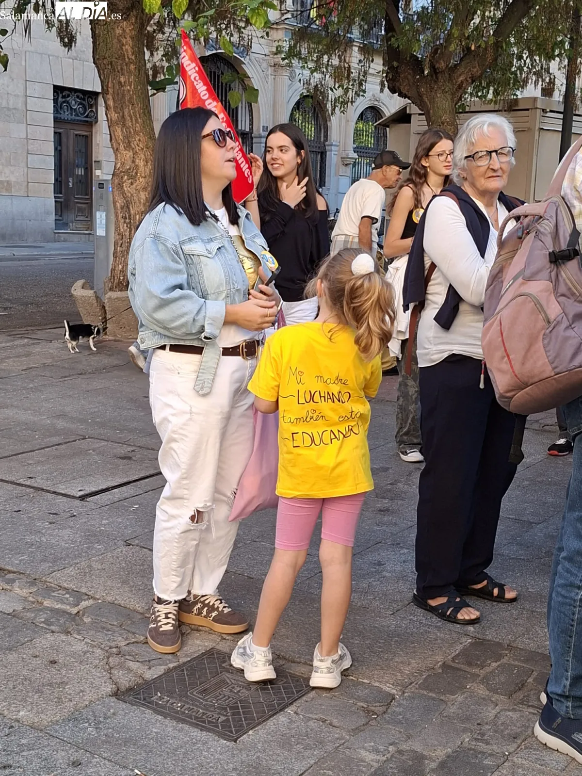 Concentración de las educadoras del primer nivel de Educación Infantil en la plaza de Los Bandos de Salamanca. Fotos: R.M.G.