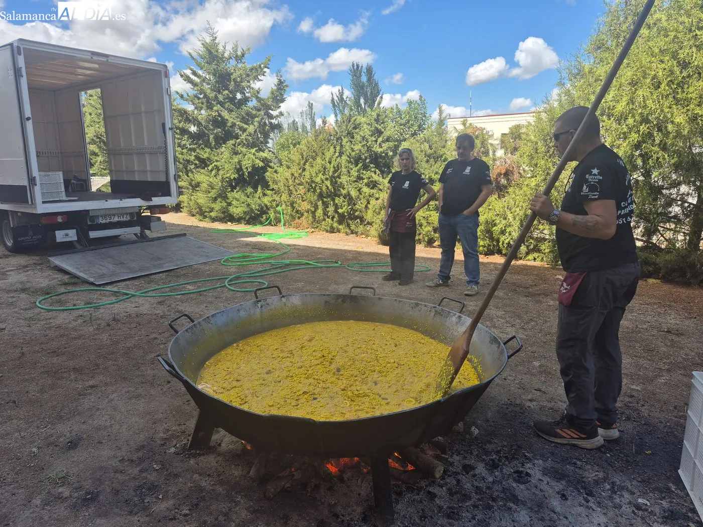 Comida de hermandad en el pabellón de Villaseco de los Reyes / ARIAS