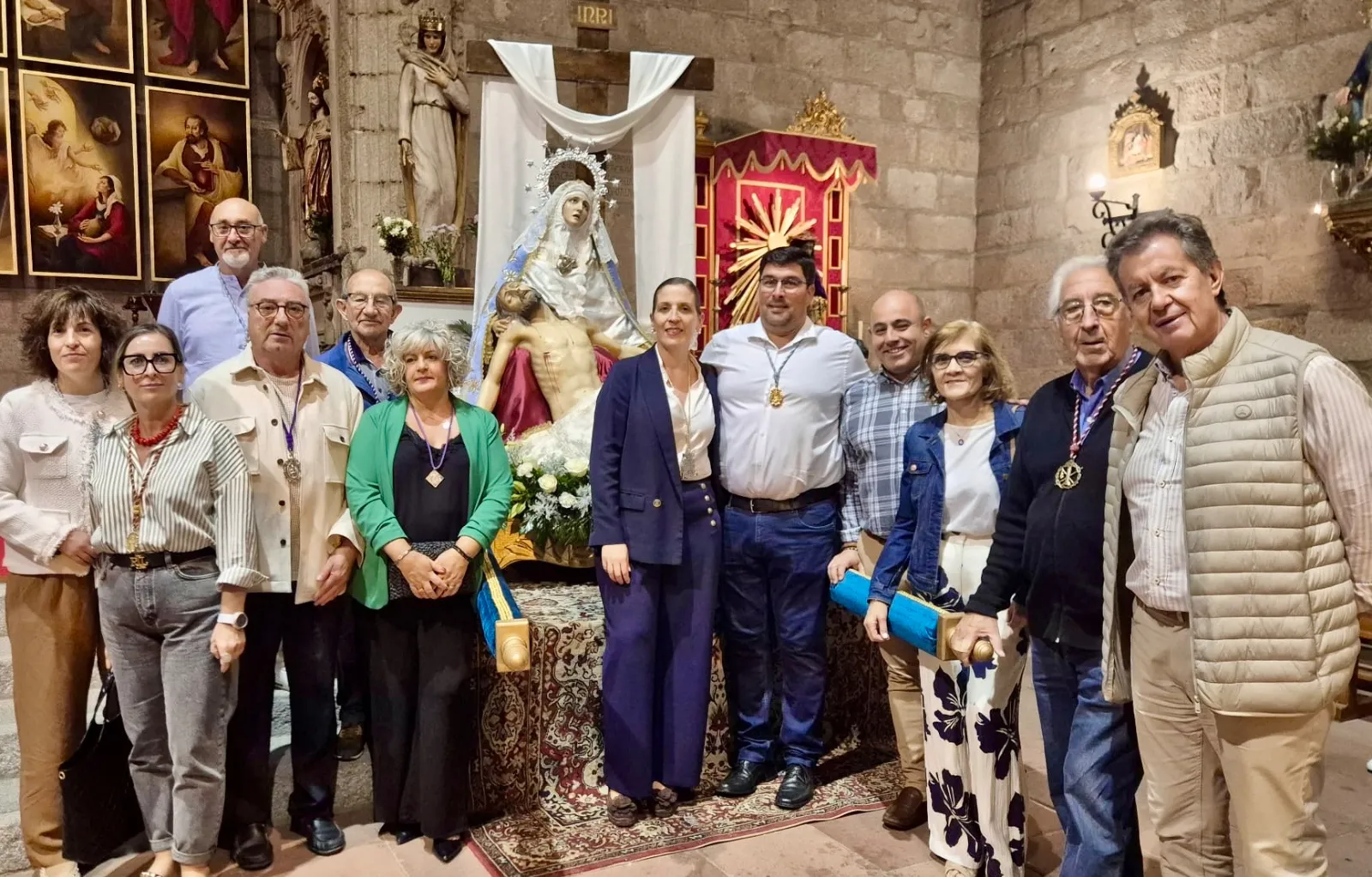Foto 2 - Vecinos y fieles arropan a Nuestra Se&ntilde;ora de la Piedad en su salida extraordinaria organizada por la cofrad&iacute;a de la Vera Cruz