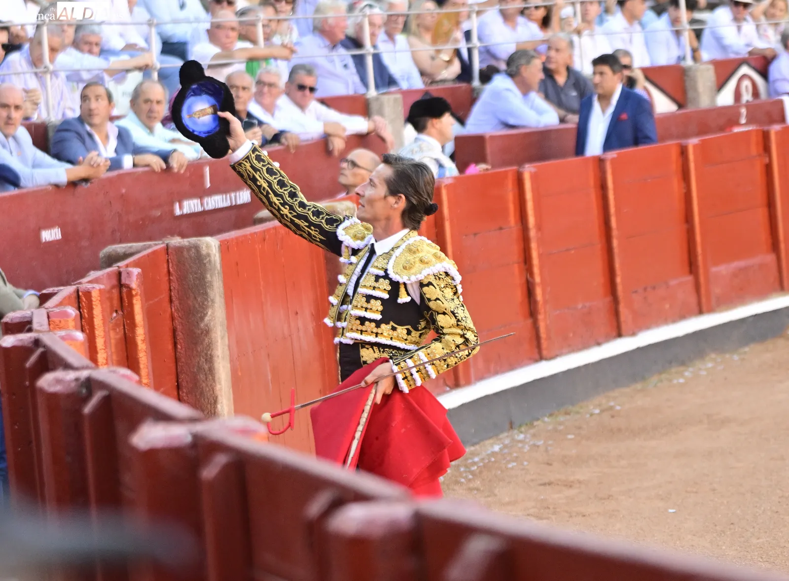 Foto 7 - Emilio de Justo roza la Puerta Grande con el noble quinto