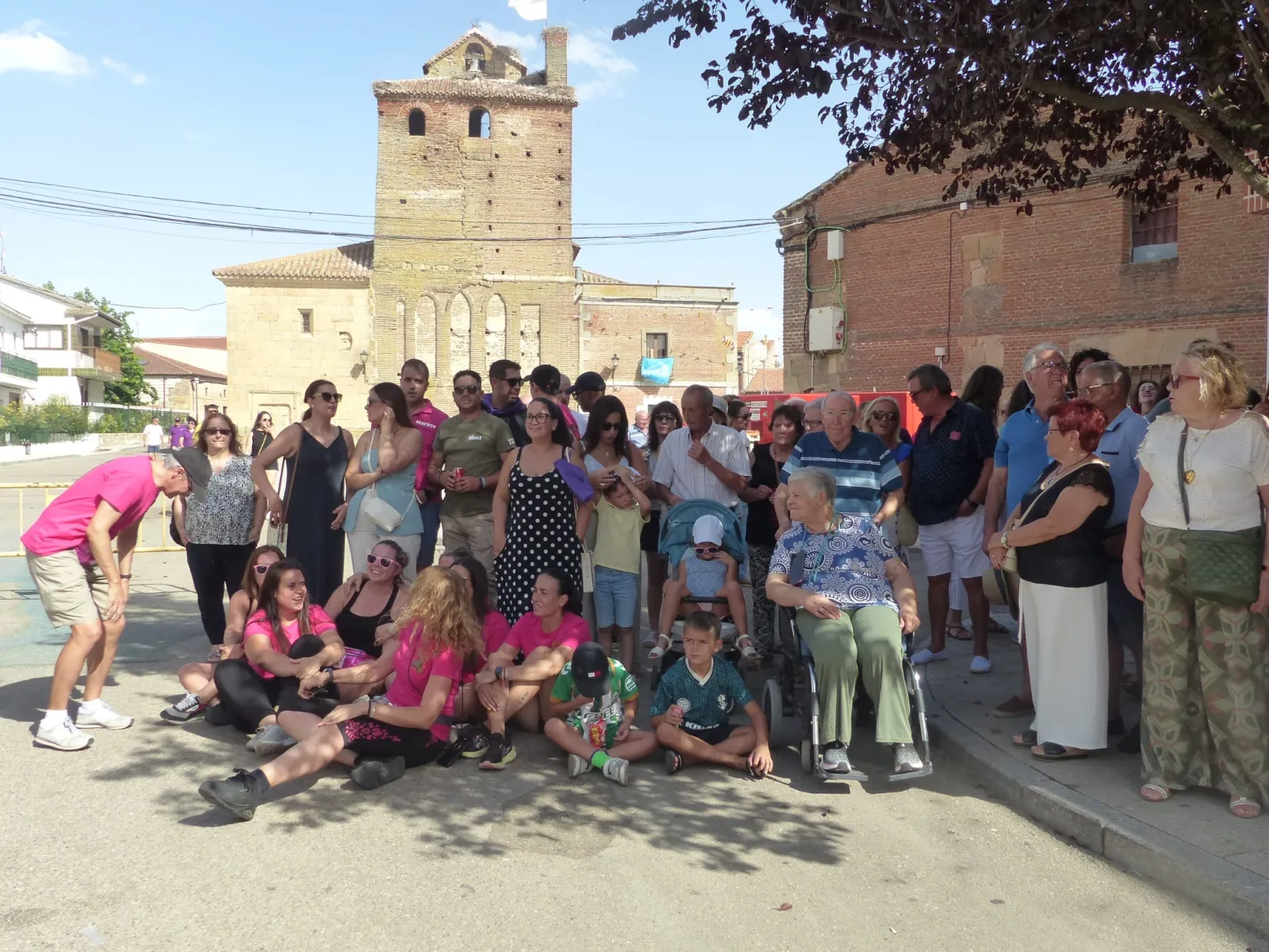 Foto 4 - Los integrantes del Concurso Cultural pregona las fiestas de Villoria tras 35 a&ntilde;os haciendo pueblo