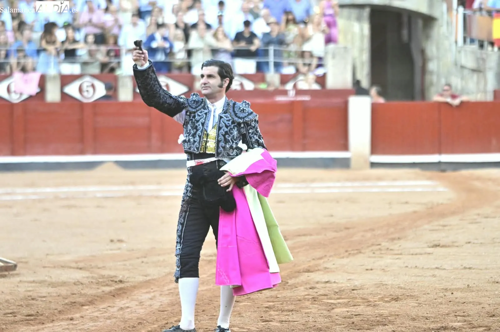 Foto 2 - Ovaci&oacute;n para un firme Ismael Mart&iacute;n con el desclasado quinto