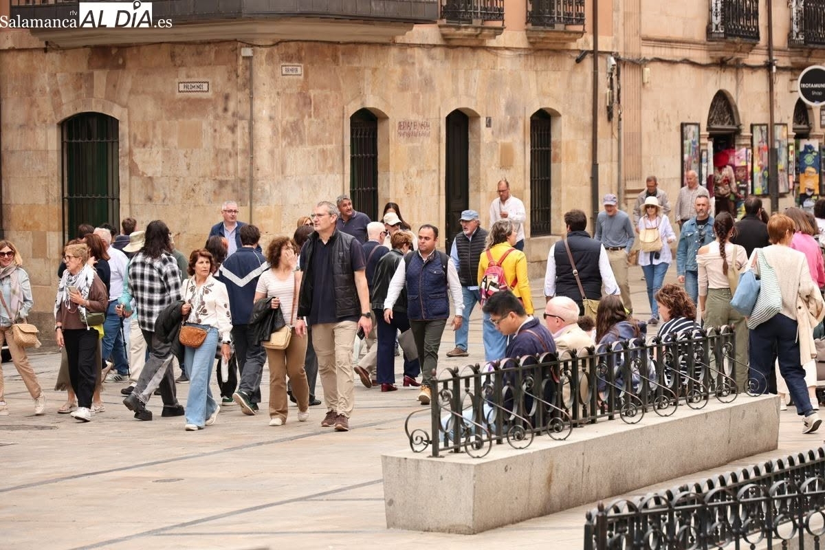 Castilla y León impulsa el envejecimiento activo con el Carné 60: requisitos, ventajas y documentación