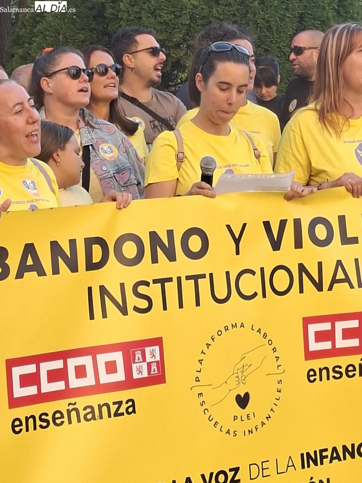 Concentración de las educadoras del primer nivel de Educación Infantil en la plaza de Los Bandos de Salamanca. Fotos: R.M.G.