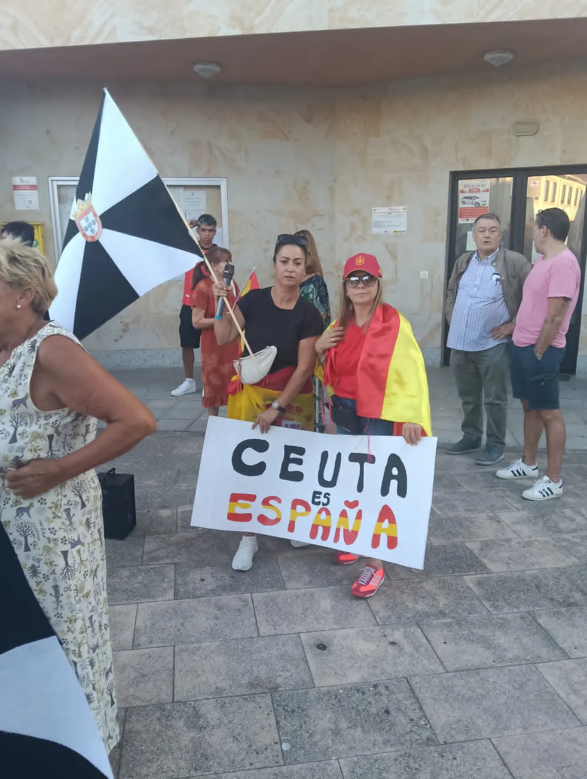 Foto 2 - FOTOS | Los municipios del Alfoz  de Salamanca se concentran en apoyo a Ceuta