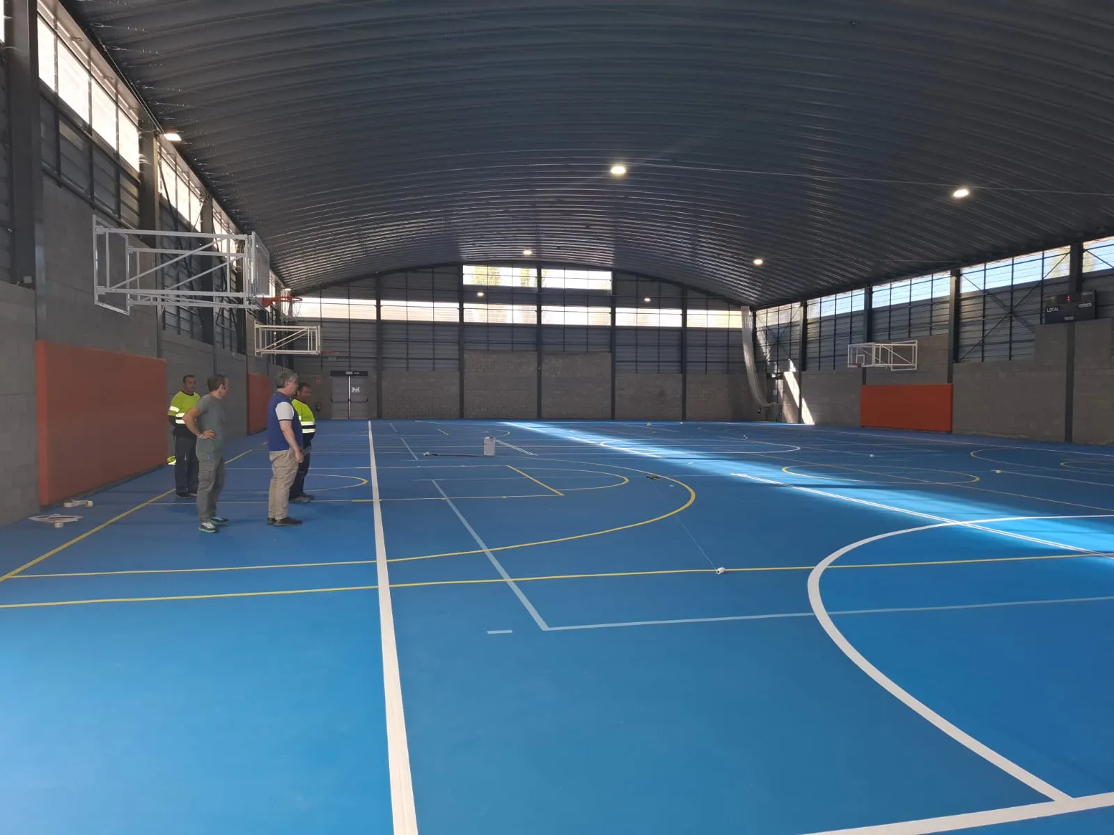 Foto 2 - La pista multideporte de Carbajosa reabrir&aacute; el lunes tras una renovaci&oacute;n integral