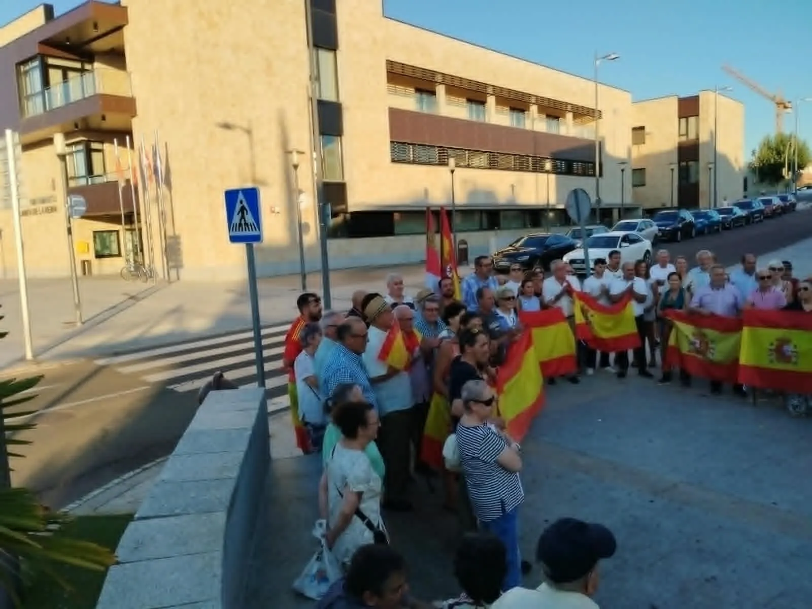 Foto 10 - FOTOS | Los municipios del Alfoz  de Salamanca se concentran en apoyo a Ceuta