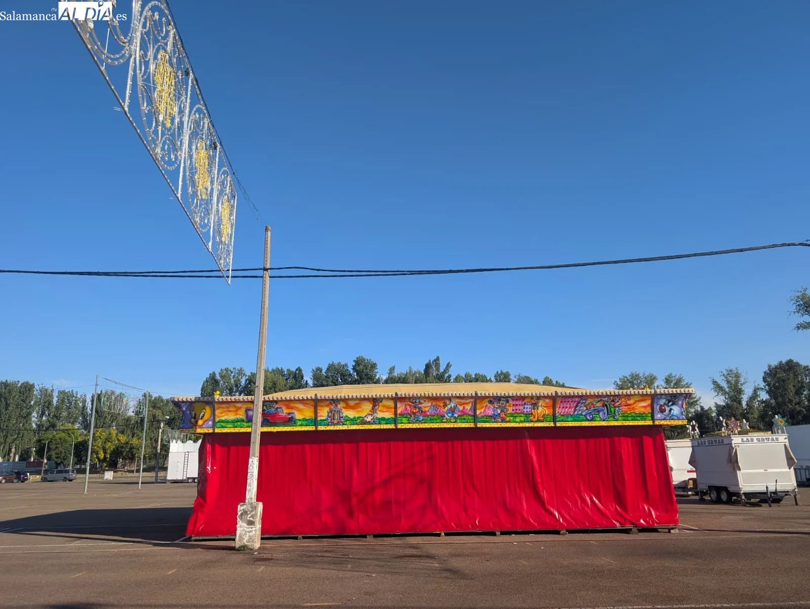 Las primeras atracciones de feria ya llegan a La Aldehuela | FOTOS: David Sañudo