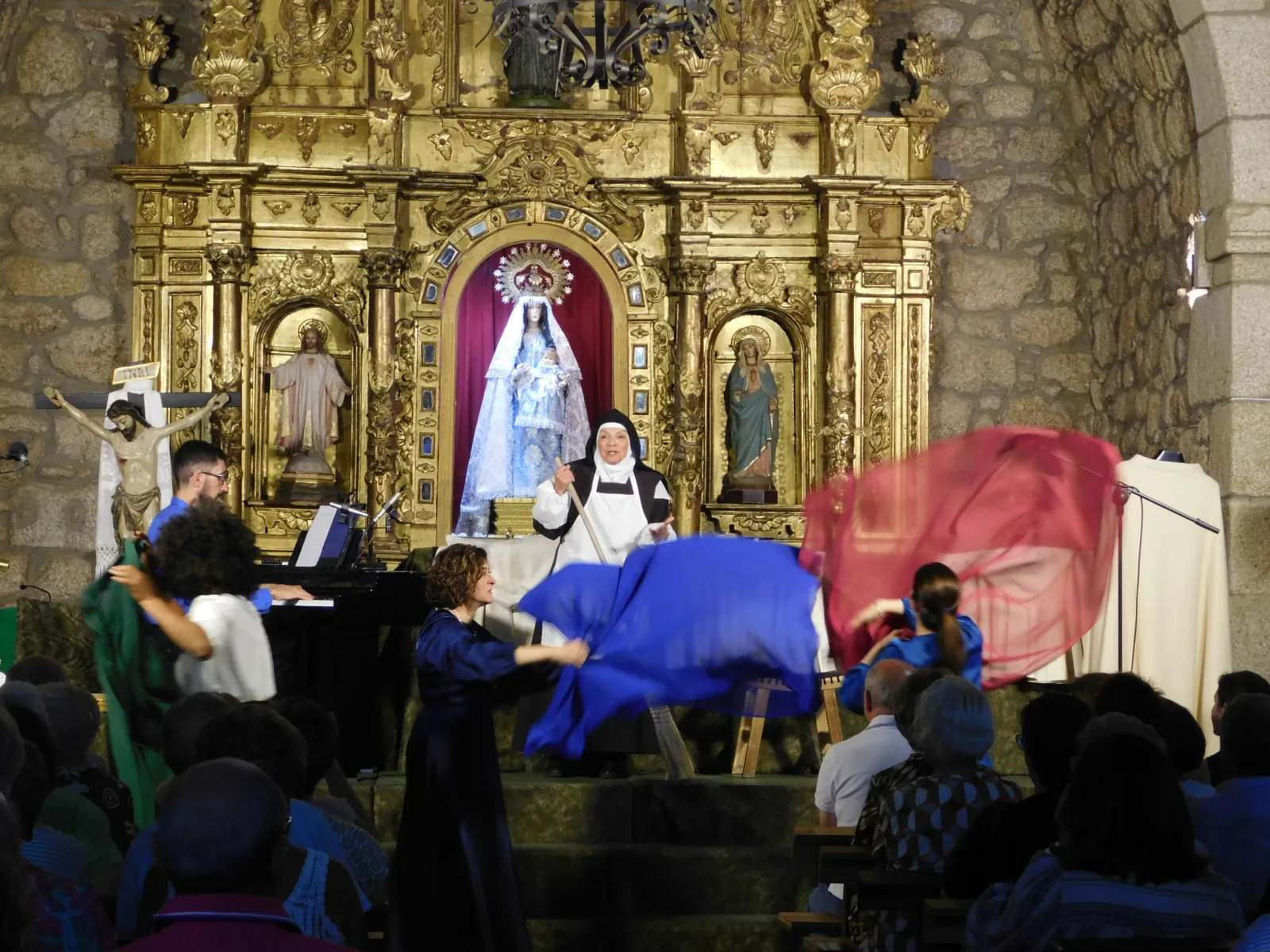 Foto 9 - La m&iacute;stica de San Juan de la Cruz llena la iglesia de Cantagallo en sus fiestas patronales