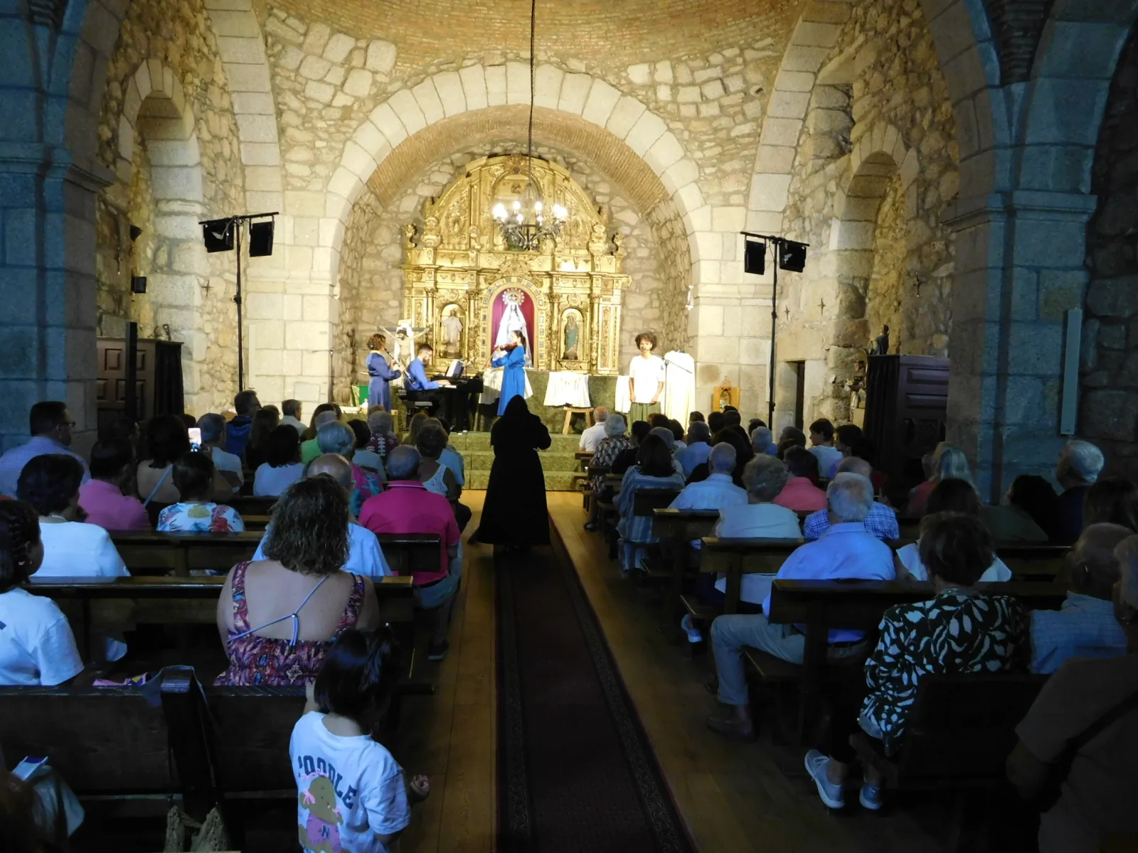 Foto 4 - La m&iacute;stica de San Juan de la Cruz llena la iglesia de Cantagallo en sus fiestas patronales