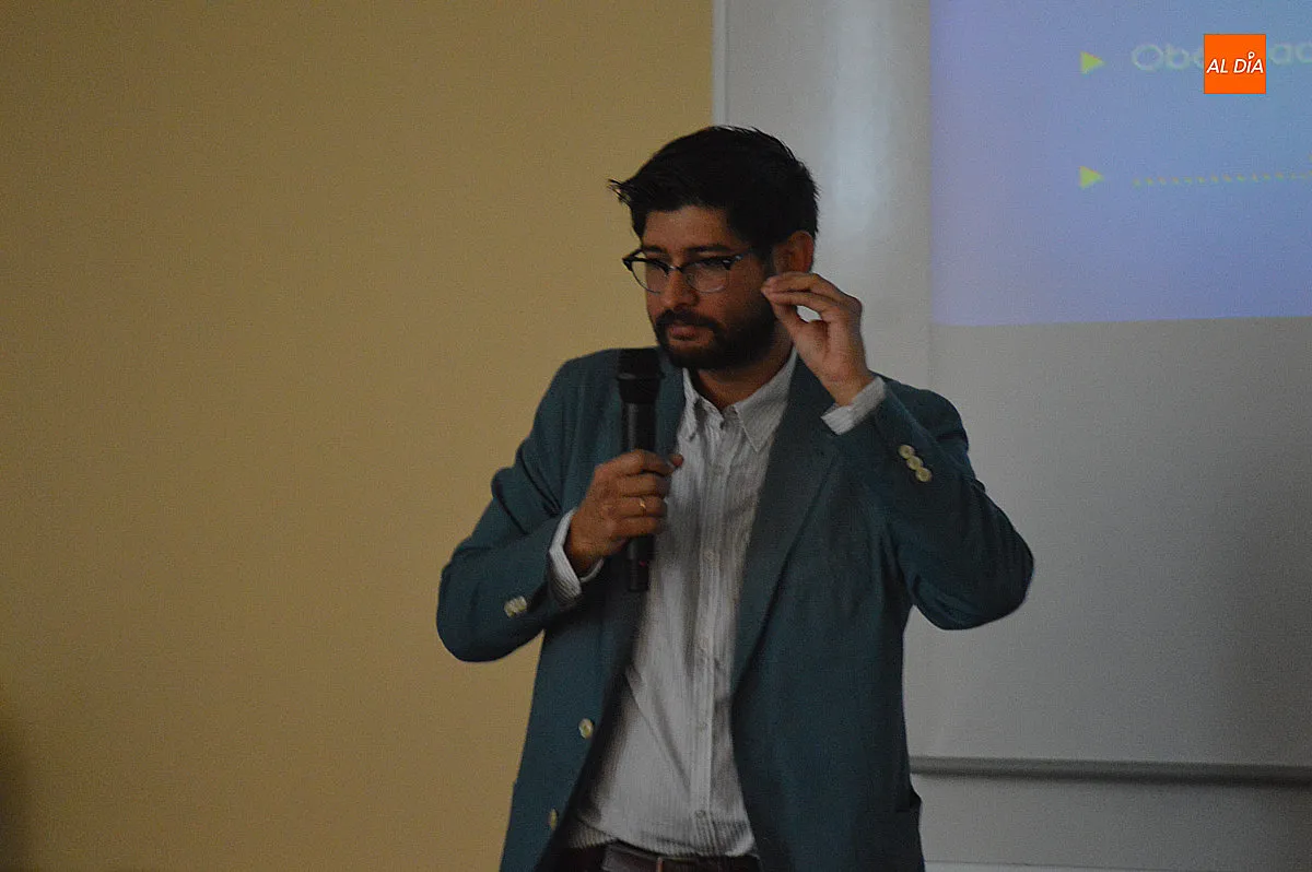 Foto 8 - La charla de AFAD por el D&iacute;a del Alzheimer re&uacute;ne a una treintena de personas en la UNED