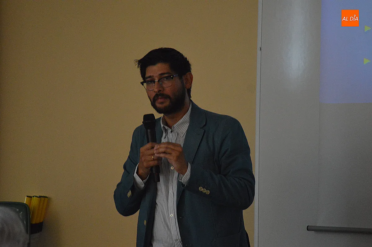 Foto 9 - La charla de AFAD por el D&iacute;a del Alzheimer re&uacute;ne a una treintena de personas en la UNED